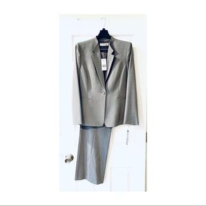 Tahari 2 pc Light Grey Pant Suit Size 10